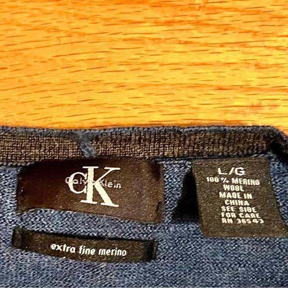 Calvin Klein Blue Extra Fine Merino Wool Knitwear V Neck SZ L Tailored Classic - Picture 3 of 13
